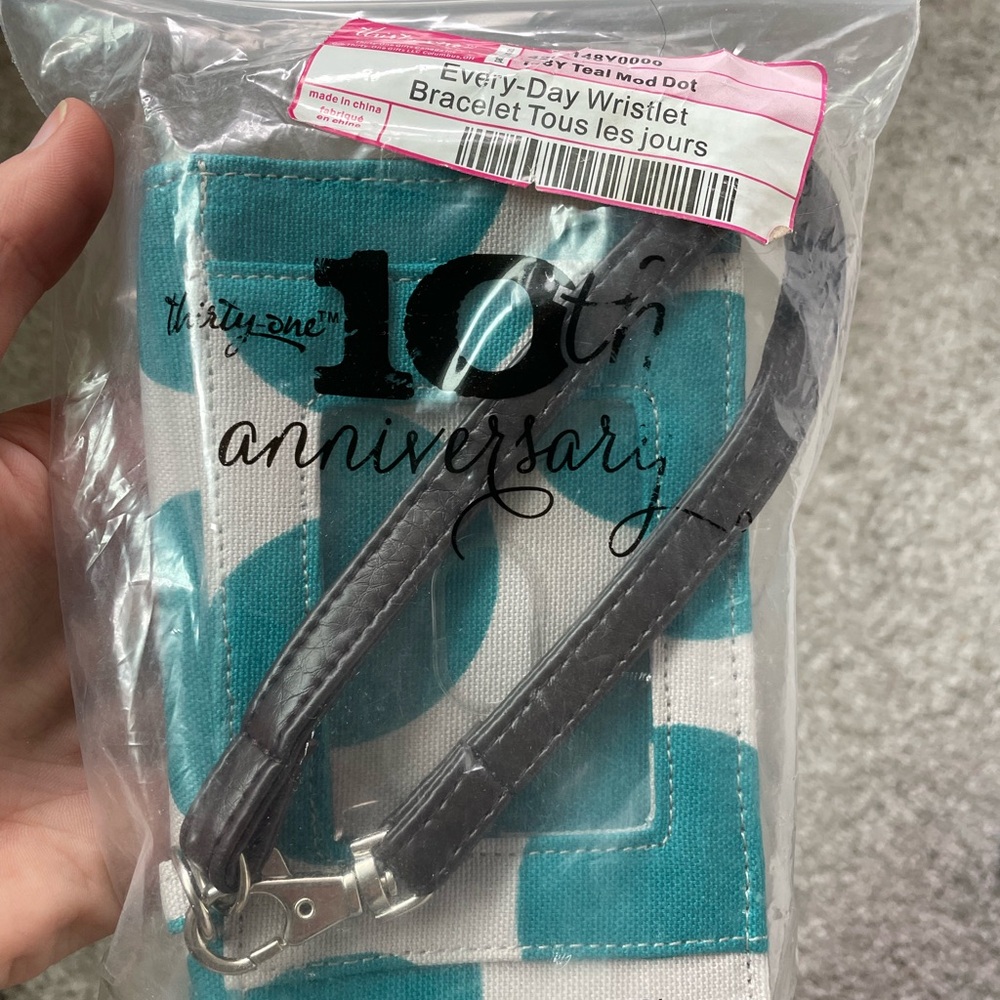 Thirty-One Teal Dot Wristlet